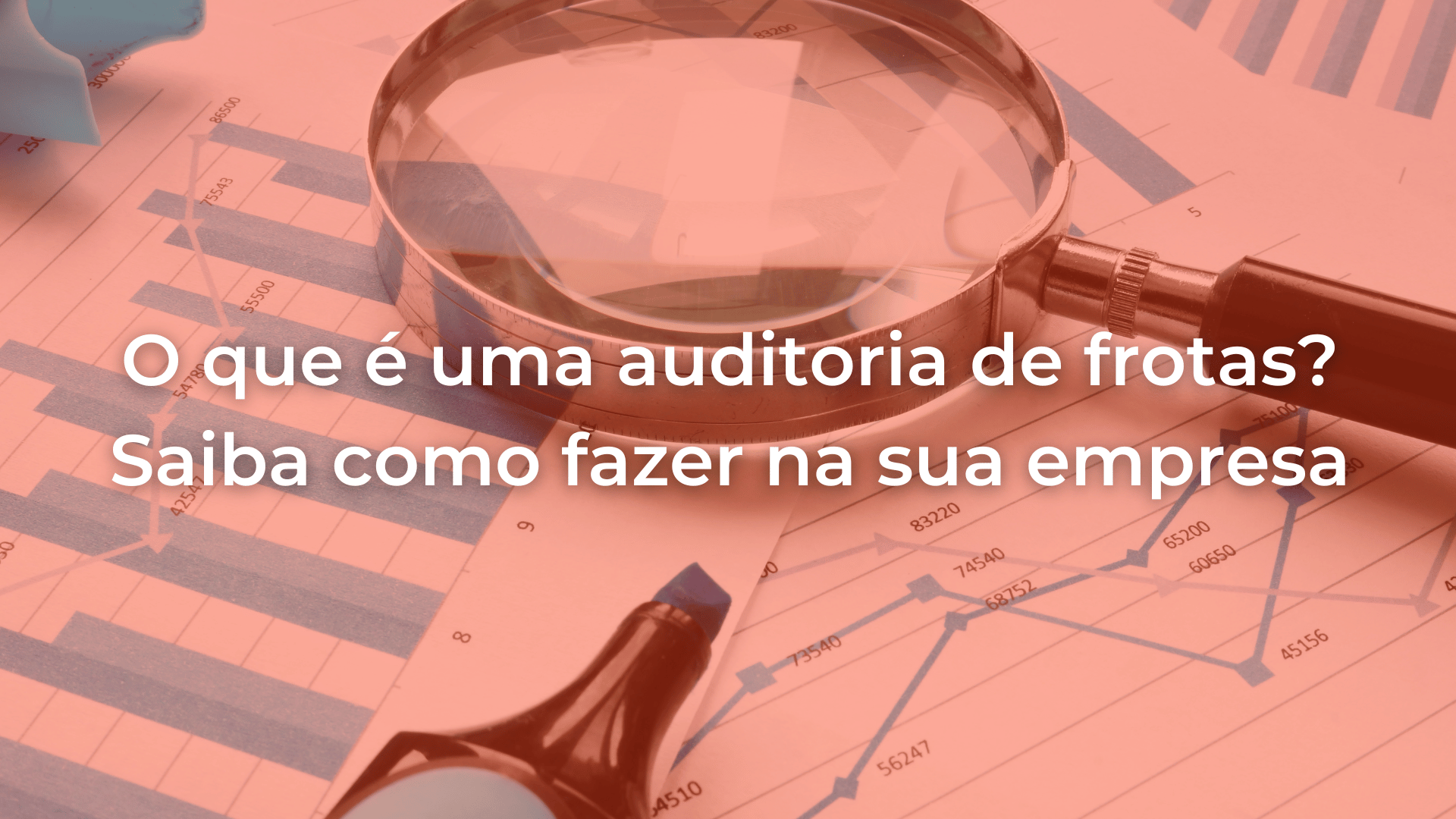 Imagem de lupa em cima de papel com gráficos escrito "o que é auditoria de frota"