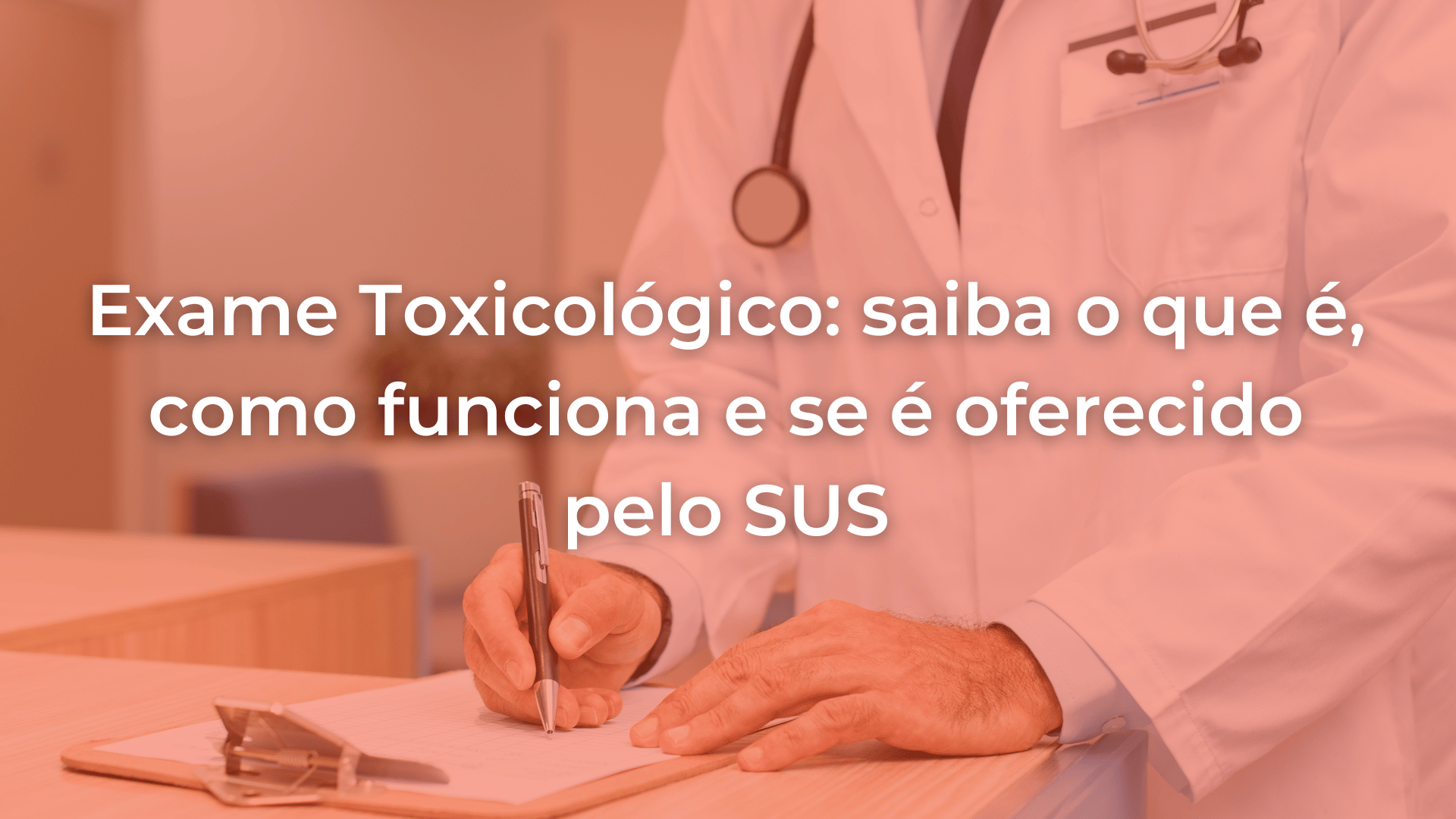 Imagem de doutor assinando um tipo de laudo com o tipo de artigo de exame toxicológico sobreposta